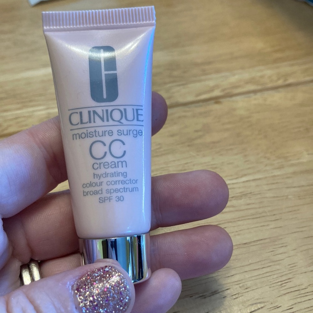 Clinique moisture surge cream very light .5oz